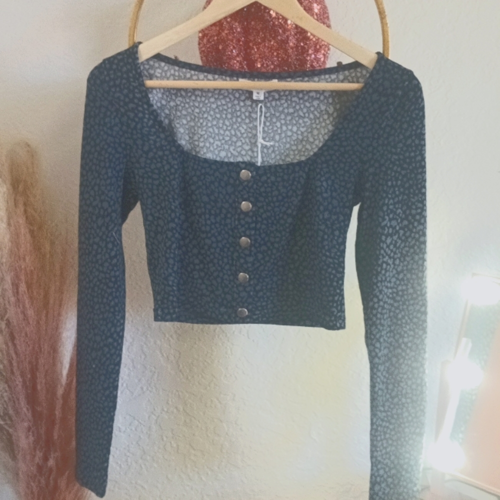 Long sleeves soft cropped top